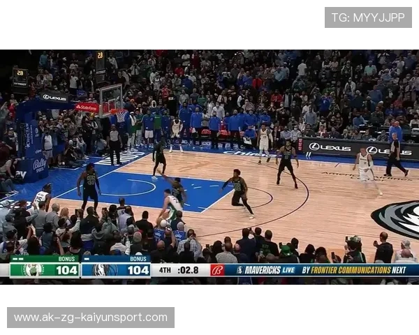 东契奇后撤步三分命中,独行侠逆转对手 东契奇后撤步三分命中,独行侠逆转对手